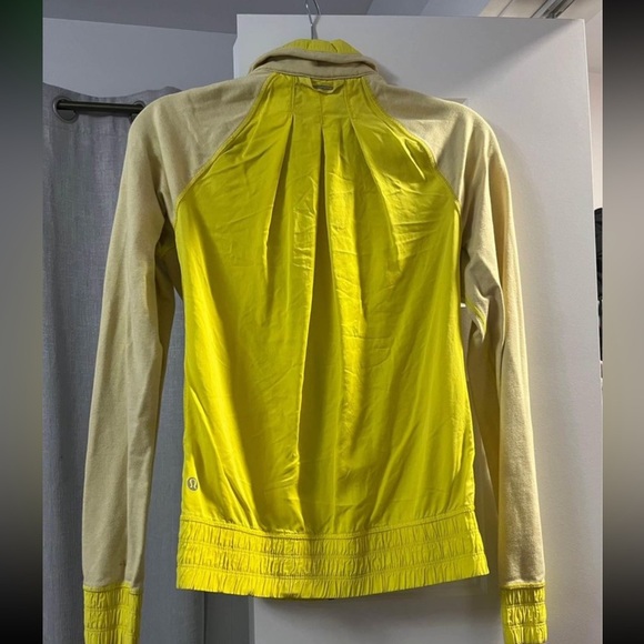 Lululemon jacket size 6 - Picture 2 of 2